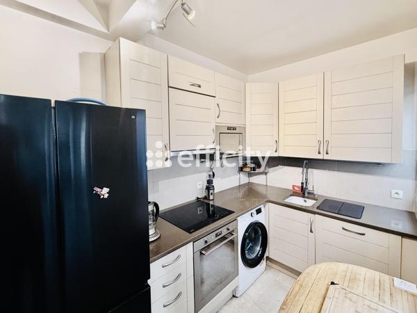 Maison
         5 pièces
        - 113 m² Exclusivité 1 099 000 € *