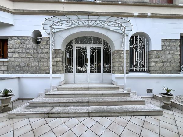 Appartement
         3 pièces
        - 77 m² Exclusivité 237 500 € *