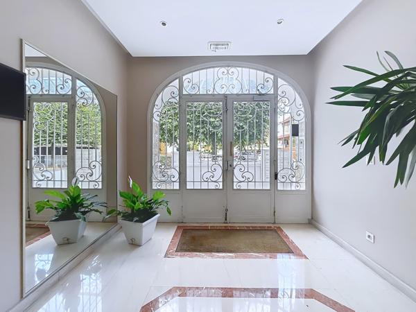 Appartement
         3 pièces
        - 77 m² Exclusivité 237 500 € *