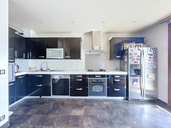 Appartement
         3 pièces
        - 77 m² Exclusivité 237 500 € *
