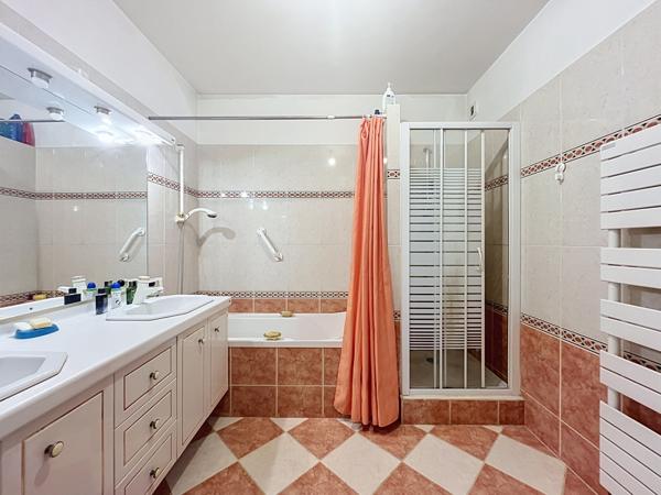 Appartement
         3 pièces
        - 77 m² Exclusivité 237 500 € *
