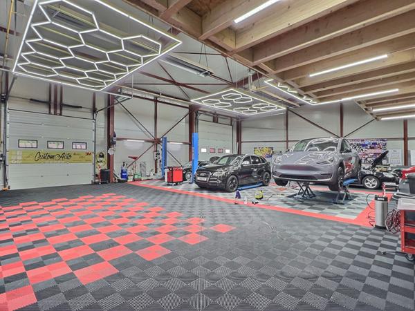 Local commercial 457.8 m2 activité préparation auto