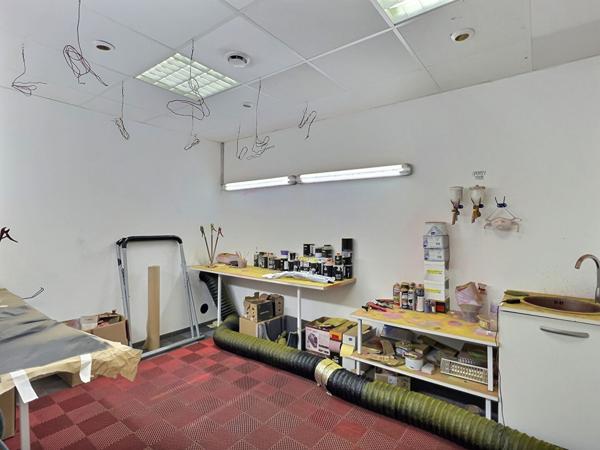 Local commercial 457.8 m2 activité préparation auto