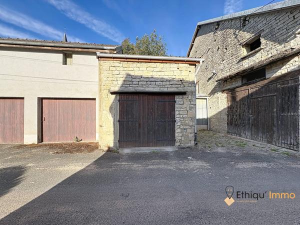 Maison en pierre de 94 m² vendue louée – Garages, dépendances et jardin