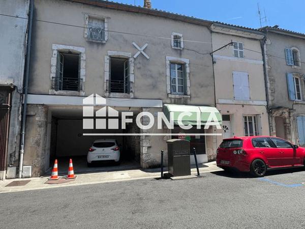 Location Appartement 4 pièces 97.4 m² - La Rochefoucauld 16110