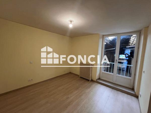 Location Appartement 4 pièces 97.4 m² - La Rochefoucauld 16110