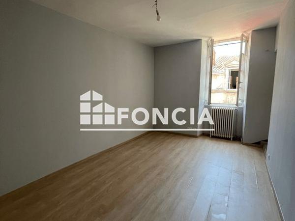 Location Appartement 4 pièces 97.4 m² - La Rochefoucauld 16110