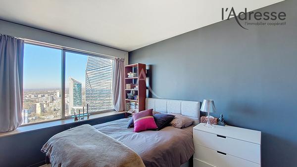 PUTEAUX/ DEFENSE appartement 4 pièces de 94m² avec cave et double parking