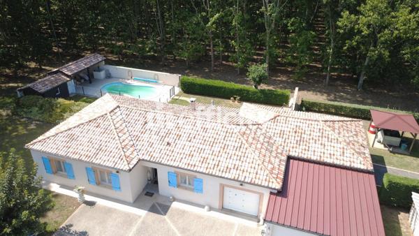 Maison
         6 pièces
        - 142 m² Exclusivité 374 000 € *