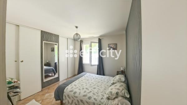 Maison
         6 pièces
        - 142 m² Exclusivité 374 000 € *