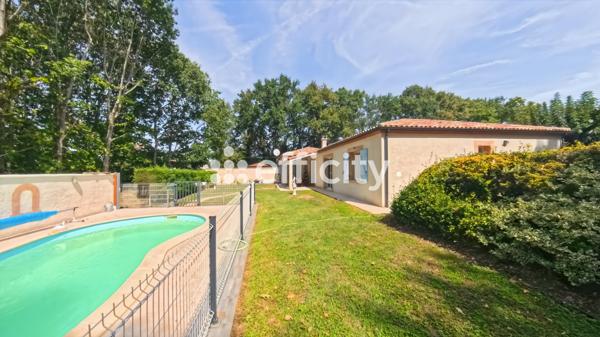 Maison
         6 pièces
        - 142 m² Exclusivité 374 000 € *