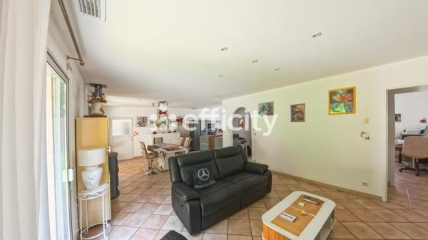 Maison
         6 pièces
        - 142 m² Exclusivité 374 000 € *