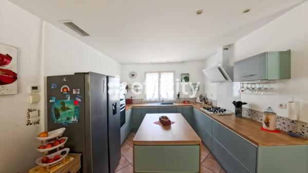 Maison
         6 pièces
        - 142 m² Exclusivité 374 000 € *