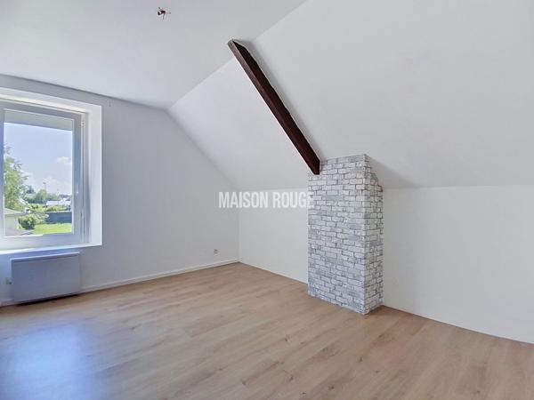Maison en pierre rénovée - Bourg accessible à pied - Garage et jardin - Quessoy