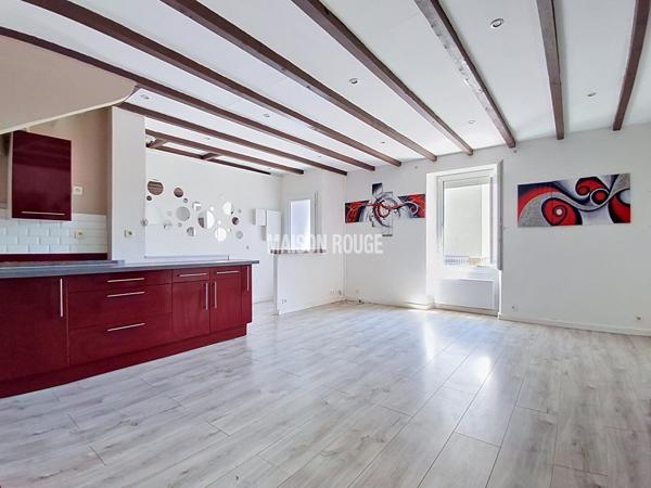 Maison en pierre rénovée - Bourg accessible à pied - Garage et jardin - Quessoy