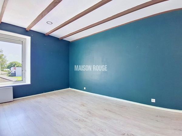 Maison en pierre rénovée - Bourg accessible à pied - Garage et jardin - Quessoy