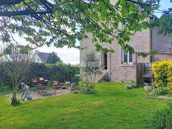 Maison néo-bretonne familiale avec bureau, 3 chambres et sous-sol total à Lamballe!