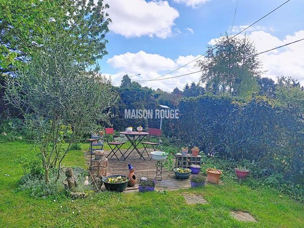 Maison néo-bretonne familiale avec bureau, 3 chambres et sous-sol total à Lamballe!