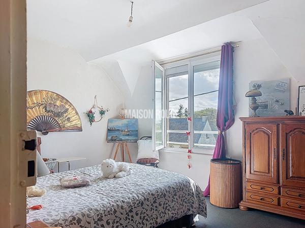 Maison néo-bretonne familiale avec bureau, 3 chambres et sous-sol total à Lamballe!