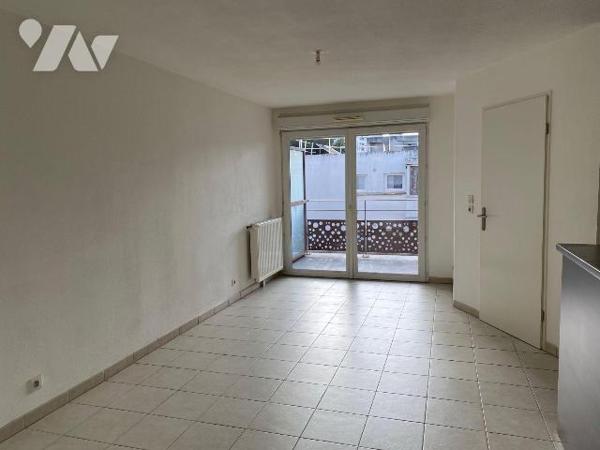 A VENDRE/APPARTEMENT/LA SEYNE SUR MER : Appartement de type 2 sis au 1er étage (avec ascenseur)...