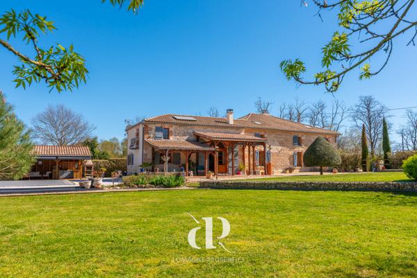 Merles (82210) Maison de campagne clé en main avec piscine et confort de vie optimal