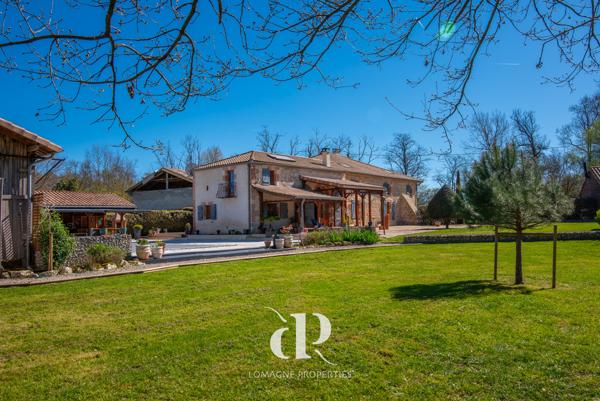Merles (82210) Maison de campagne clé en main avec piscine et confort de vie optimal