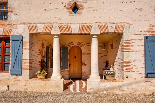 Merles (82210) Maison de campagne clé en main avec piscine et confort de vie optimal