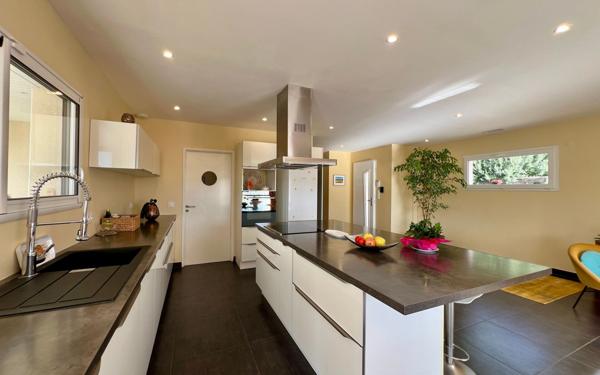 Maison à vendre    5 pièces •  Puisserguier