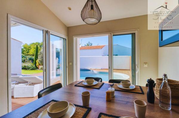 Dept 17 - Île d'Oléron - Le Château d'Oléron - Maison/Villa 8 pièces - 174 m2 - Terrain avec piscine de 584 m2