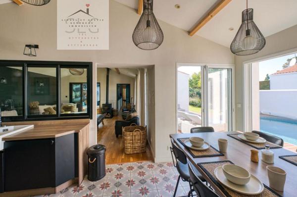 Dept 17 - Île d'Oléron - Le Château d'Oléron - Maison/Villa 8 pièces - 174 m2 - Terrain avec piscine de 584 m2