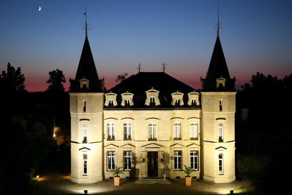 Château 25 pièce(s) 34 chambre(s) 1500 m²