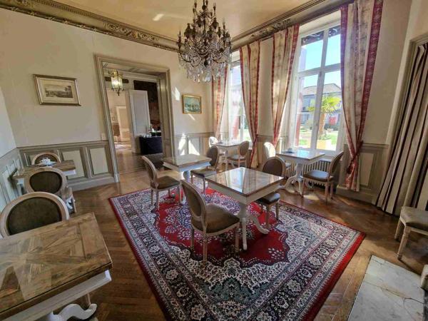 Château 25 pièce(s) 34 chambre(s) 1500 m²