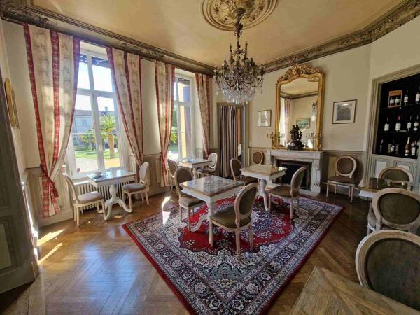 Château 25 pièce(s) 34 chambre(s) 1500 m²
