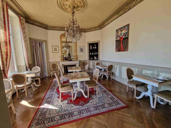Château 25 pièce(s) 34 chambre(s) 1500 m²