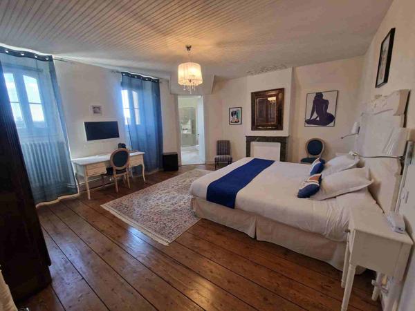 Château 25 pièce(s) 34 chambre(s) 1500 m²
