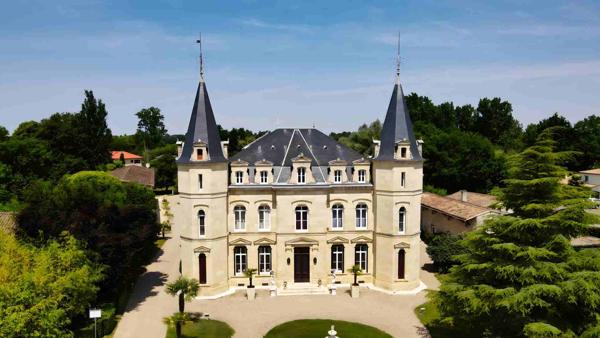 Château 25 pièce(s) 34 chambre(s) 1500 m²