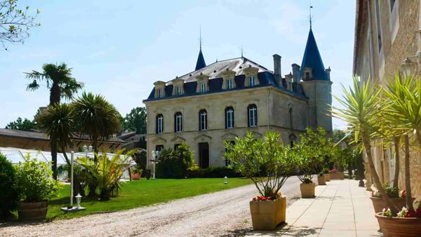 Château 25 pièce(s) 34 chambre(s) 1500 m²