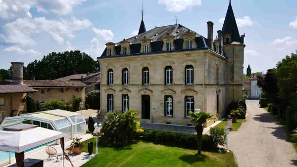 Château 25 pièce(s) 34 chambre(s) 1500 m²