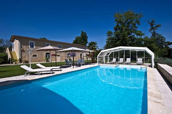 Château 25 pièce(s) 34 chambre(s) 1500 m²
