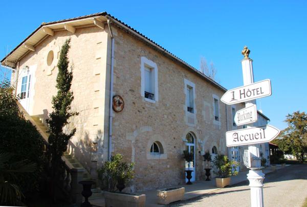 Château 25 pièce(s) 34 chambre(s) 1500 m²