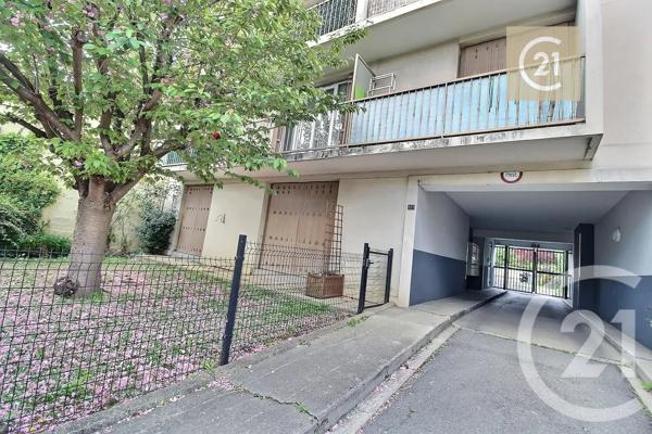 Appartement F1 à vendre  1 pièce - 30,83 m 2   TREMBLAY EN FRANCE  - 93