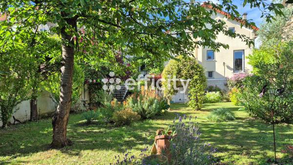 Maison
         6 pièces
        - 112 m² Exclusivité 525 000 € *