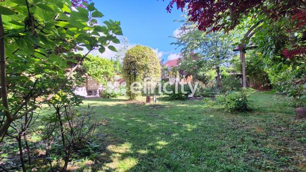 Maison
         6 pièces
        - 112 m² Exclusivité 525 000 € *