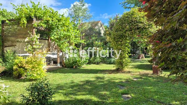 Maison
         6 pièces
        - 112 m² Exclusivité 525 000 € *