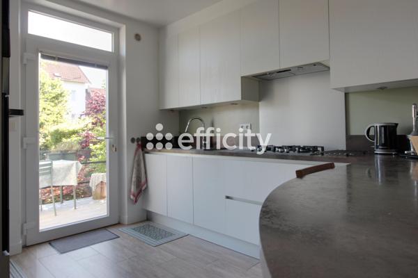 Maison
         6 pièces
        - 112 m² Exclusivité 525 000 € *