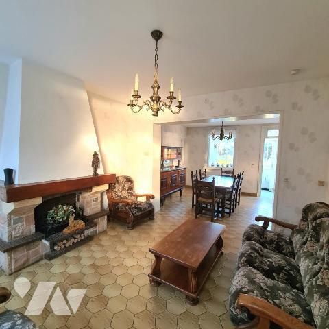 HOUPLINES limite PERENCHIES maison individuelle