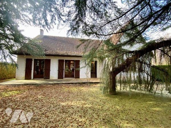 Nous sommes ravis de vous proposer cette maison de 5 pièces de 100 m² en vente à Souesmes (4130...