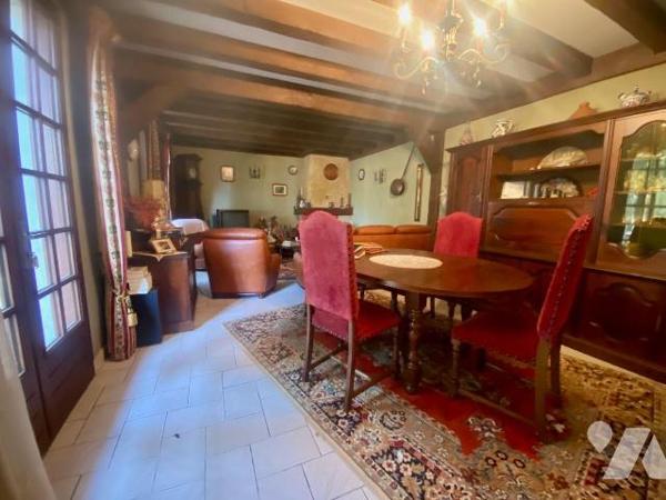 Nous sommes ravis de vous proposer cette maison de 5 pièces de 100 m² en vente à Souesmes (4130...