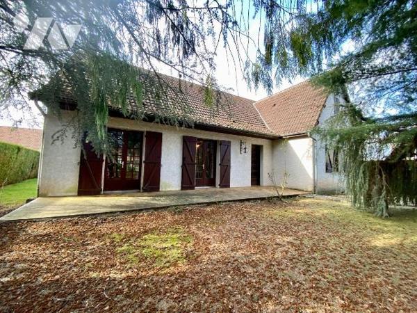 Nous sommes ravis de vous proposer cette maison de 5 pièces de 100 m² en vente à Souesmes (4130...