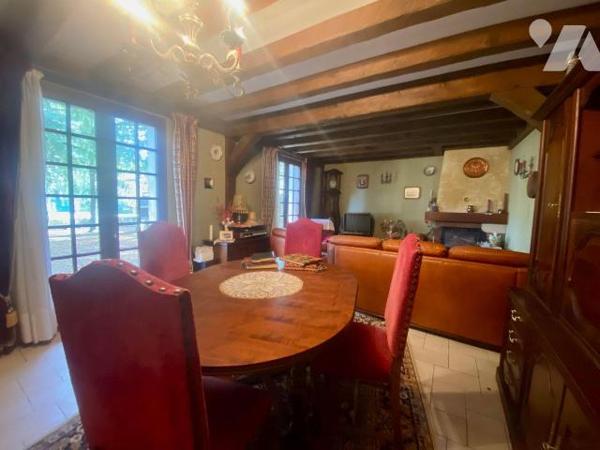 Nous sommes ravis de vous proposer cette maison de 5 pièces de 100 m² en vente à Souesmes (4130...